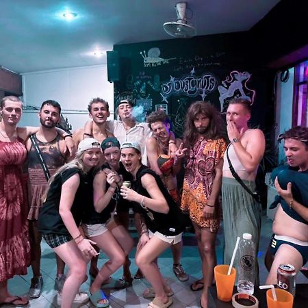 Revolution Hostel Чіангмай Екстер'єр фото