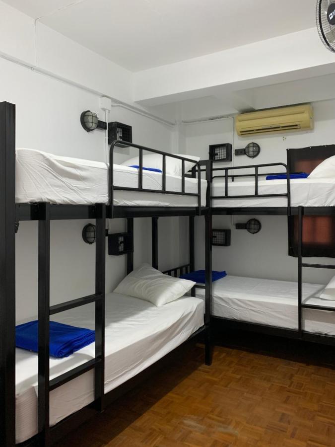 Revolution Hostel Чіангмай Екстер'єр фото