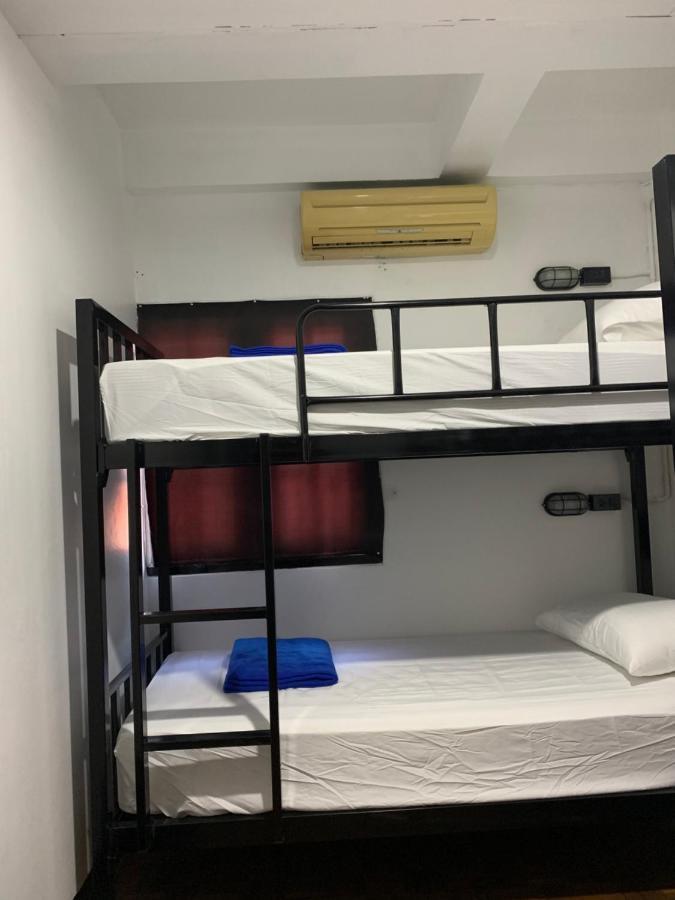Revolution Hostel Чіангмай Екстер'єр фото