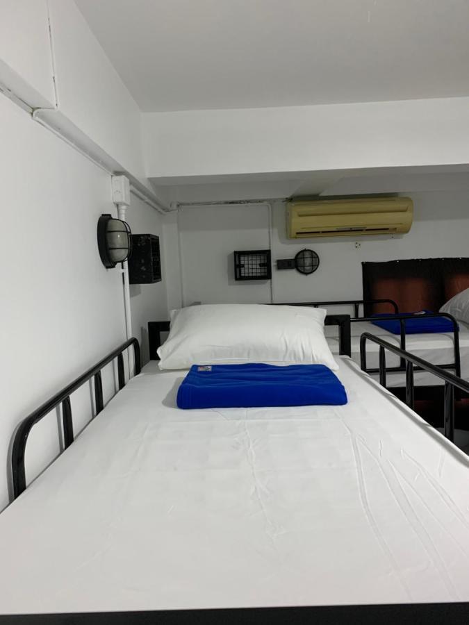 Revolution Hostel Чіангмай Екстер'єр фото
