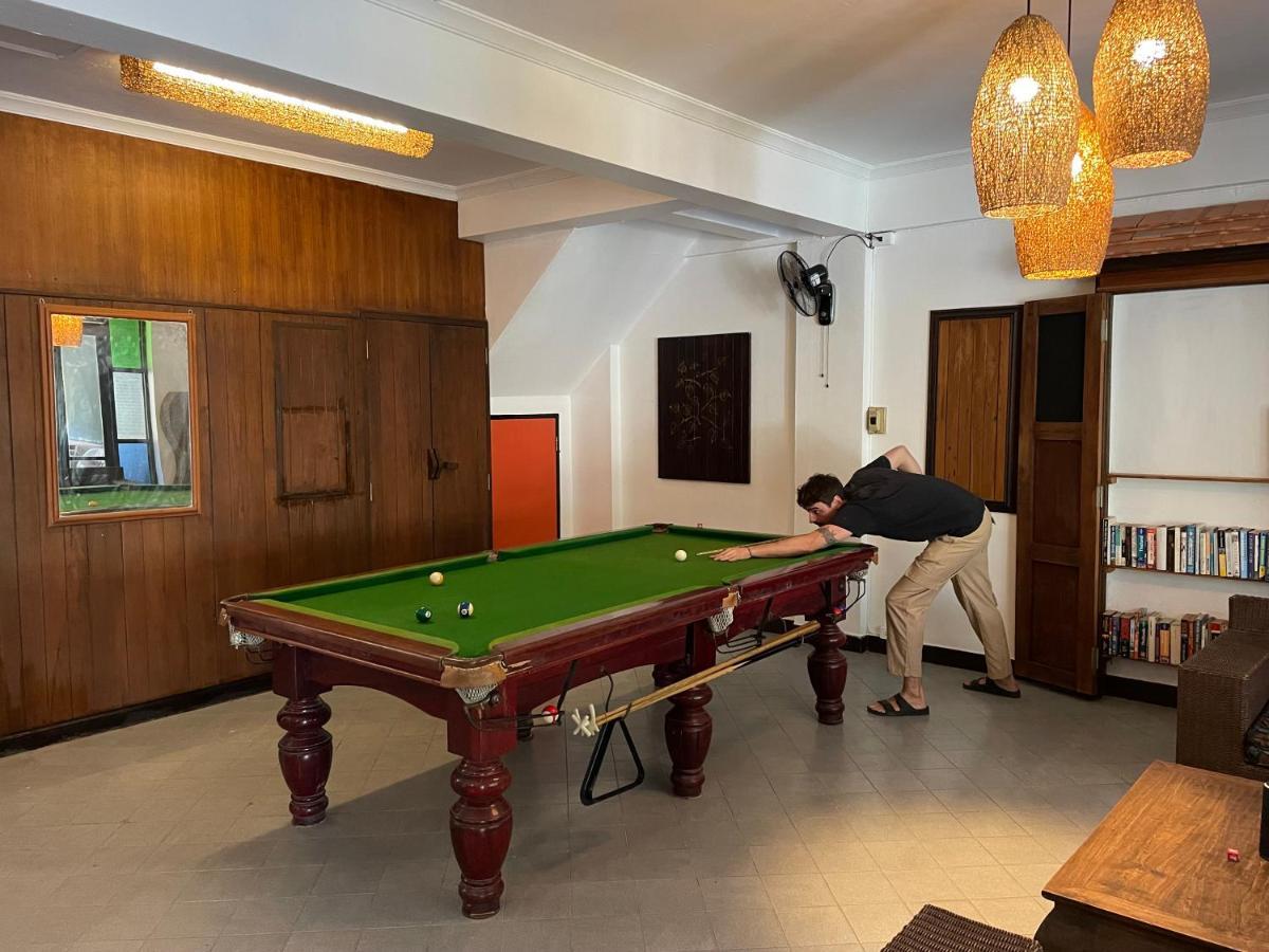 Revolution Hostel Чіангмай Екстер'єр фото
