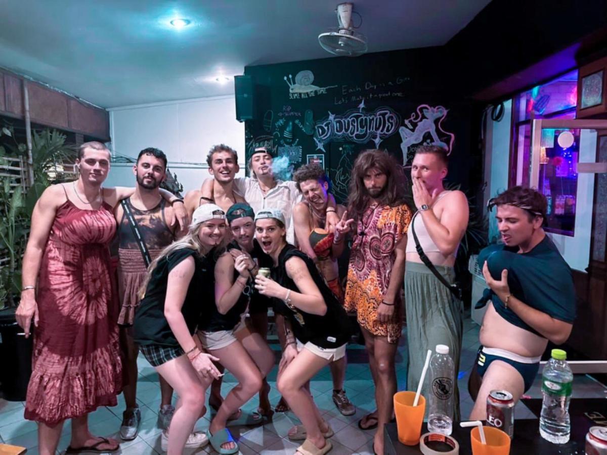 Revolution Hostel Чіангмай Екстер'єр фото